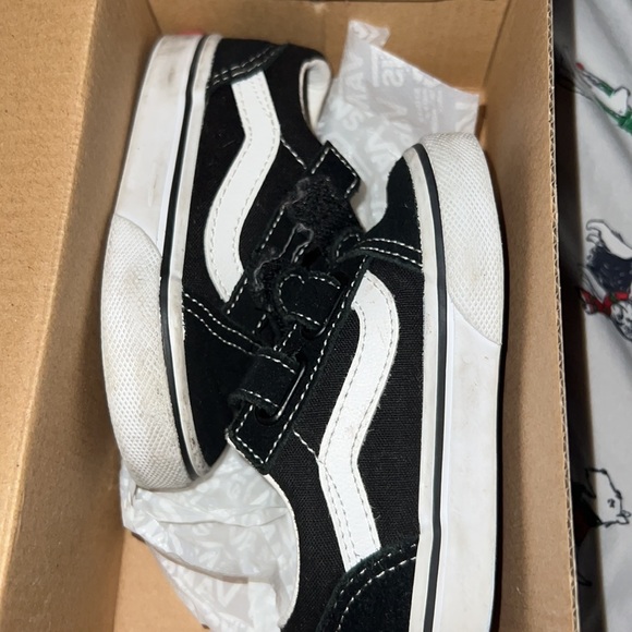 Vans - Picture 2 of 4